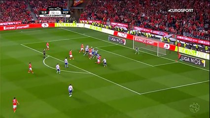 Iker Casillas sort un double arrêt génial dans le derby face au Benfica !