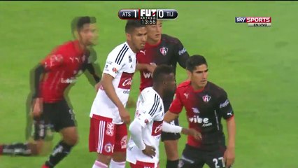 Köşe vuruşundan gelen topu röveşata ile gol yaptı!