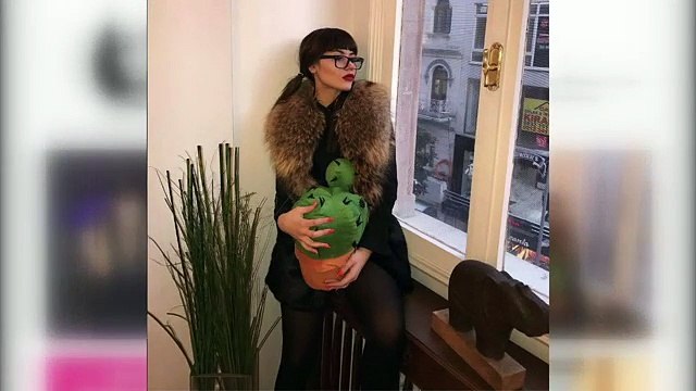 00:0600:46 00:23 Meryem Uzerli'nin Makyajsız Halini Görenler Tanıyamadı Meryem Uzerli'nin Makyajsız Halini Görenler Tanıyamadı theo Haberler.com 35.458 lượt xem 00:45 Van'daki Okulda Cinsel İstismar Dehşeti: Koridorda Yarı Çıplak Koşmuş Van'daki