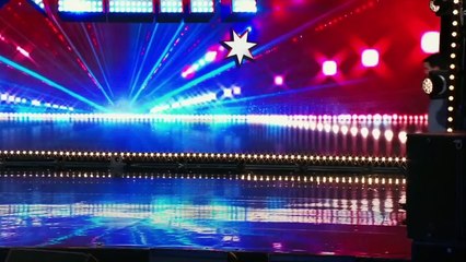 3 čovjeka su izašla na pozornicu. Kada su skinuli trake sa usta, žiri je skočio na noge