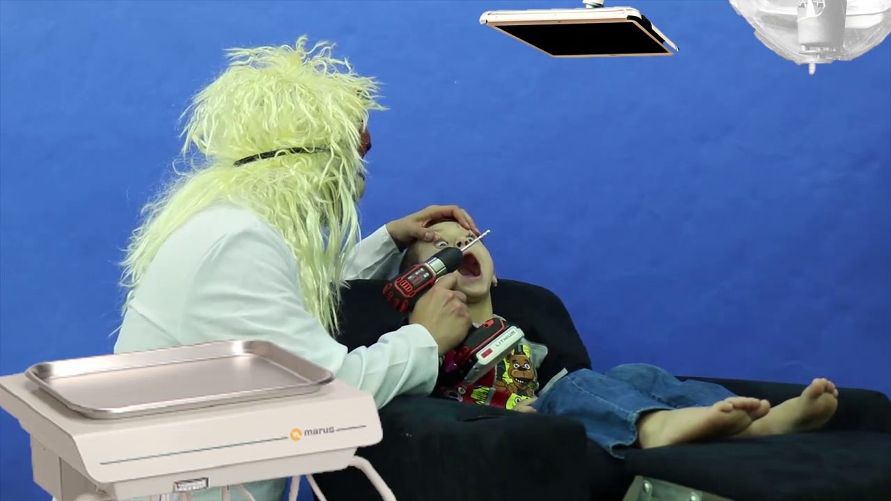 Chases Corner - SCARY DENTIST   GIANT CANDY! PLAYDOH FNAF DOCT