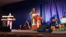 Chanteuse kabyle en spectacle dans le sud algerien