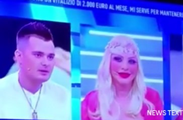 Domenica Live, Rissa tra Facci e l’avvocato di Cicciolina, D’Urso: Sono disgustata NEWS TEXT