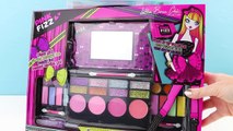 Trolls Poppy Style Station and Pink Fizz Makeup Case with Surprises-YQ9eomTHqMU