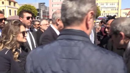 Ilker Başbuğ Kitaplarını Imzaladı