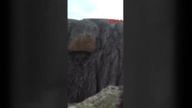 Kahramanmaraş Ters Lale Toplarken Kayalıklardan Düşüp Mahsur Kaldı