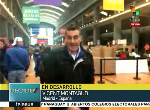Alta afluencia en España de electores ecuatorianos por votaciones