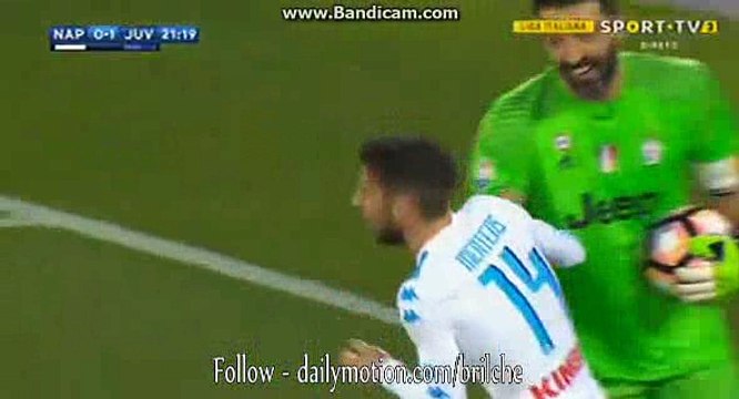 Buffon Laugh at moment when Dries Mertens tries to score with HAND !!! - Napoli vs Juventus 02.04.2017