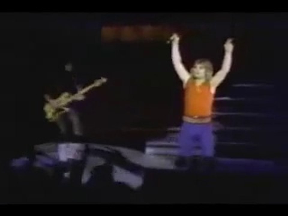 Ozzy Osbourne - Over The Mountain (Live)