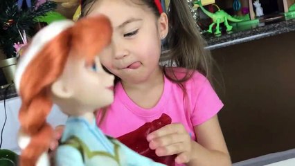 World's Largest Gummy Bear Smashes456879