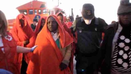 Rescatan a cien personas de dos pateras en el mar de Alborán