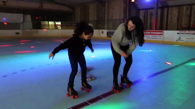 Barbie Video Game Hero Movie Dolls Surprise Toy Opening - Roller Skating Funny Fails-DG2Xloe0mvk