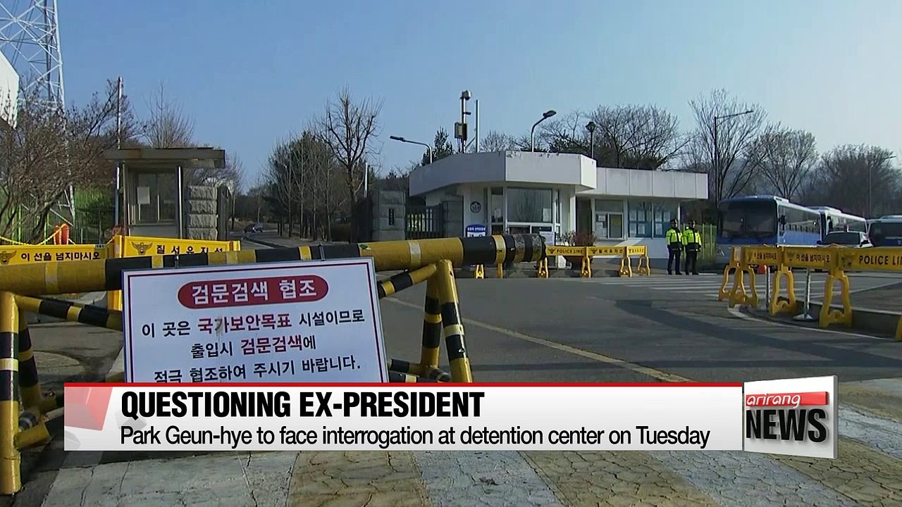 Prosecutors to question arrested ex-president Park Geun-hye on Tuesday