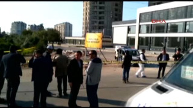 Mersin'in Mezitli Ilçesi'nde Polis Aracına Bombalı Saldırı Düzenlendi. Olayda 2 Polis Yaralandı. 3