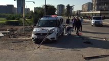 Polis Aracına Saldırı: 2 Polis Yaralı