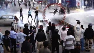 Police use water cannon against FixIt campaigners in Karachi
