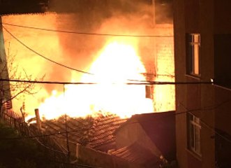 Sarıyer'de Gecekondu Yangını Yaşlı Çifti Ayırdı