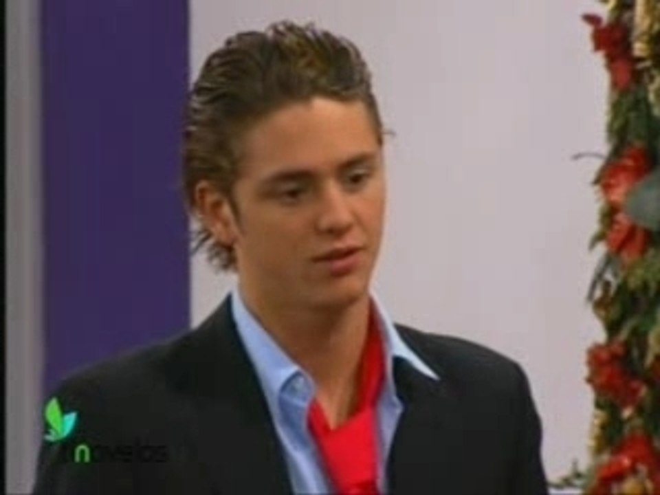 Diego besa a Roberta