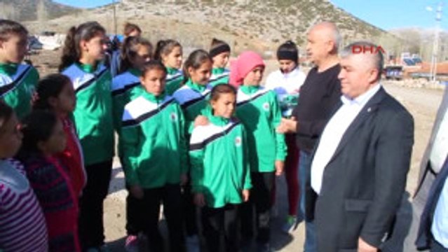 Burdur Genç Sporculara Malzeme Desteği