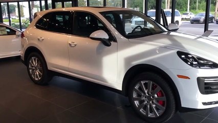 Family sports car Porsche Cayenne Turbo-ZaNJsQ9