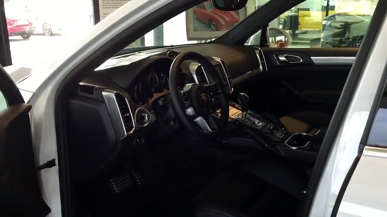 Family sports car Porsche Cayenne Turbo-ZaNJsQ9pUyU