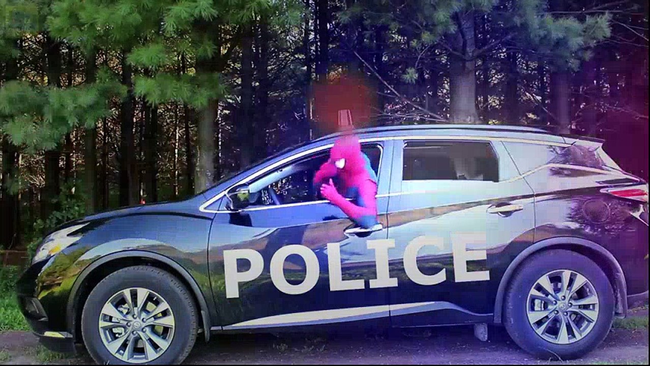 Evil Elsa KIDNAPS SANTA! w/ Spiderman Joker Car Maleficent Pink Spidergirl Frozen Anna Superhero Fun
