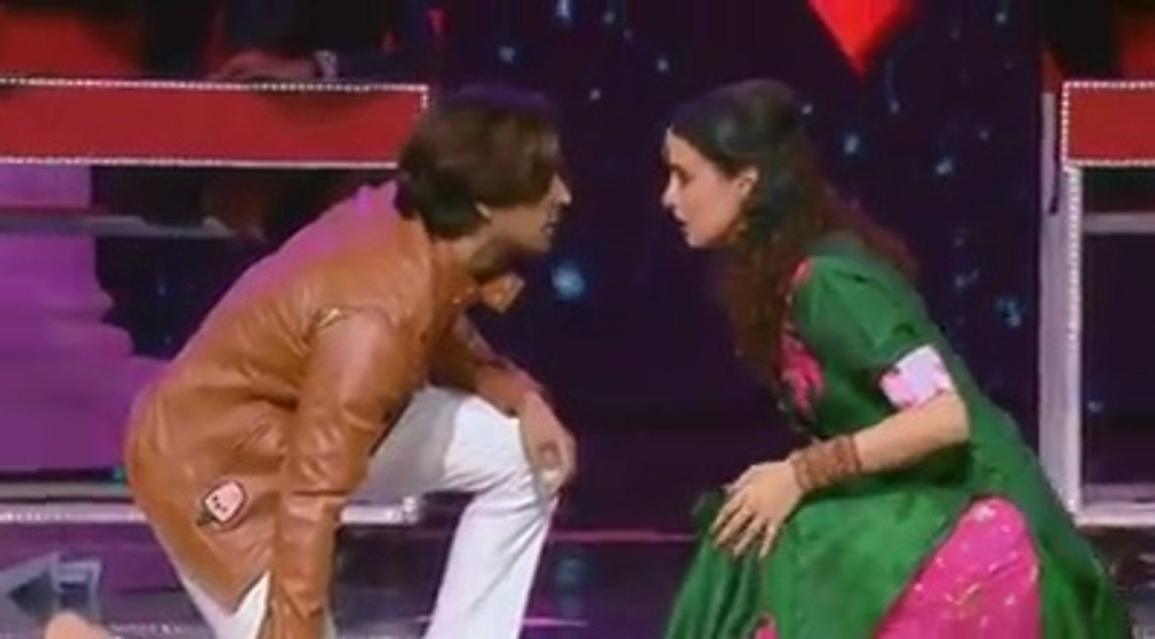 Sanaya Irani nin muhteşem dans performanslarından yine