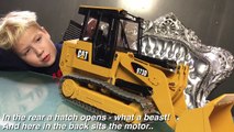 MAGOM HRC 973D Full metal Track Loader RTR Unboxing and 1st Test Drive by 5-year old boy-y7W3PVtXTn0