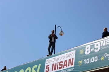 Ailevi Sorunları Olan Şahsın İstanbul Yolunu Kilitleyen İntihar Girişimi
