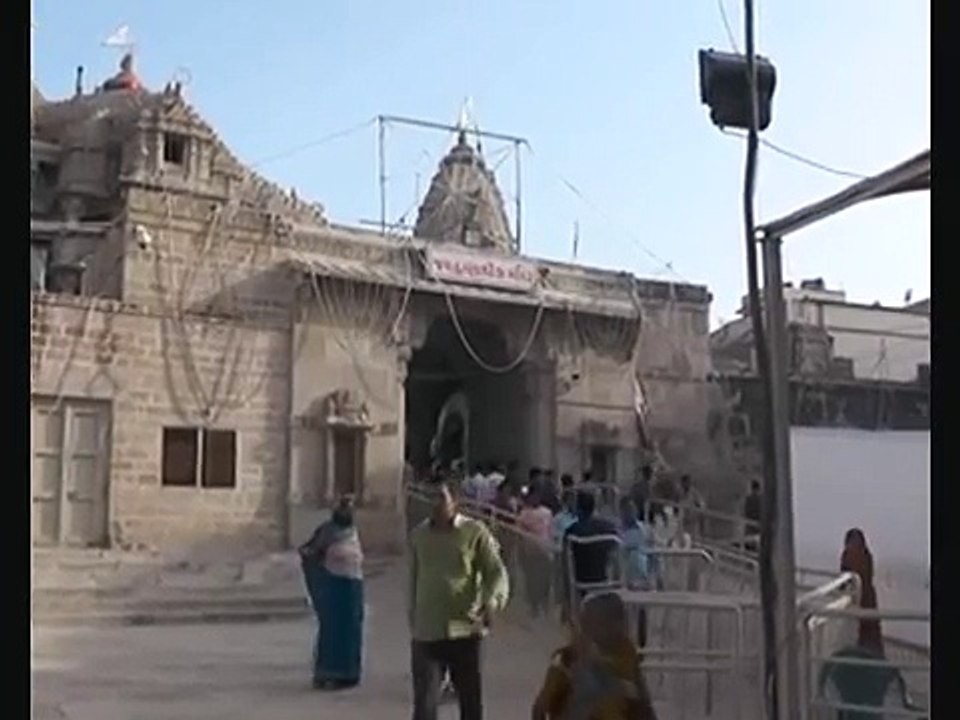 Nita Ambani and Her Son visit Dwarka ji at Gujarat on Krishna Janmashtami