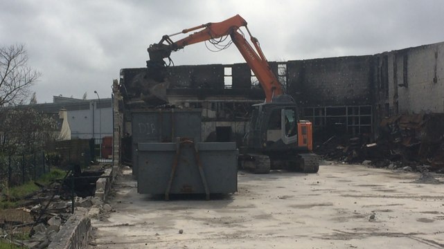 Les pelleteuses rasent l'ancien magasin Centrakor