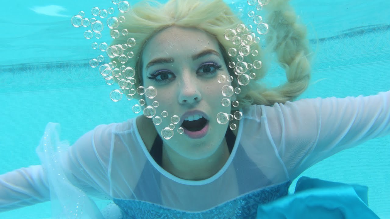 Frozen Elsa POOL SCARE! w- Spiderman Bad Baby Maleficent Pink Spidergirl Anna! Funny Superheroes -)