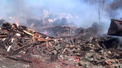 45 Haneli Köydeki 25 Ev Yandı (2)