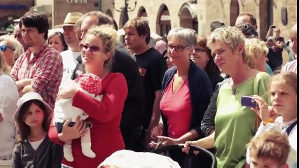 少女がリコーダーを吹いたら凄い演奏が始まった【フラッシュモブ】