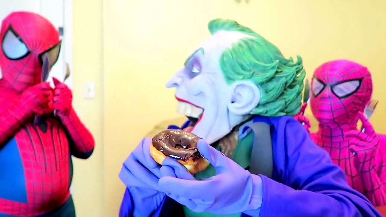 Spiderman vs Joker vs Frozen Elsa Pink Spidergirl - GIANT Donut! w_ Mermaid, Nemo - Fun Superheroes-llXphfcGuHU