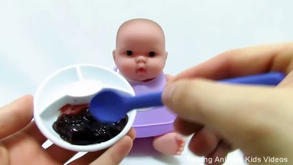 BABY DOLL eating food baby doll POTTY TRAINING and Baby Alive Toys Video