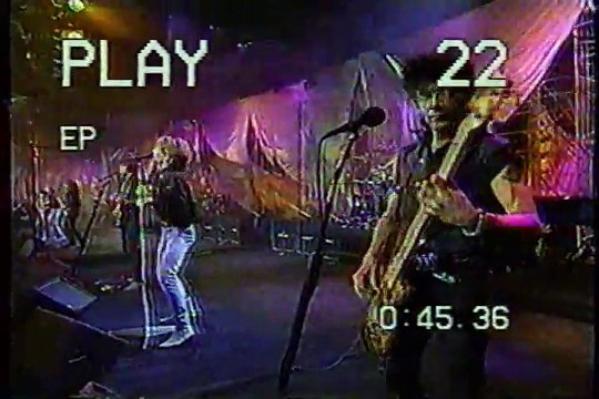 Bon Jovi - In these arms (live) - 13-03-1993 (480p_30fps_H264-128kbit_AAC)