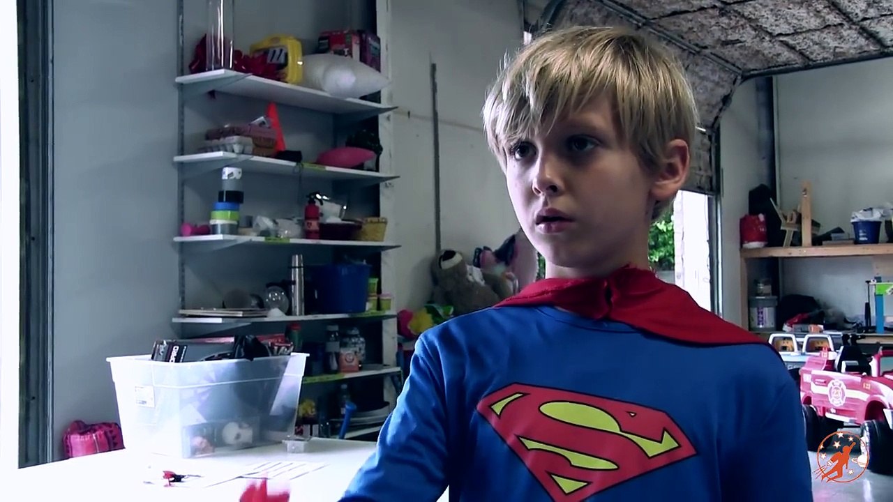 Little Superheroes 24 - Batman vs Superman - Epic Kid Superhero Battle-vw_lIijLrp0