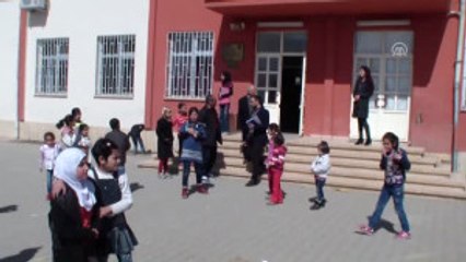 Suriyeli Gönüllü Öğretmenler Kurs Açtı