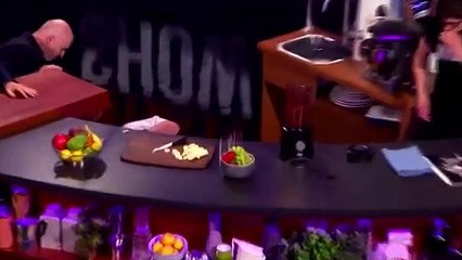 Gordon Ramsay met sa main dans un mixeur en plein direct