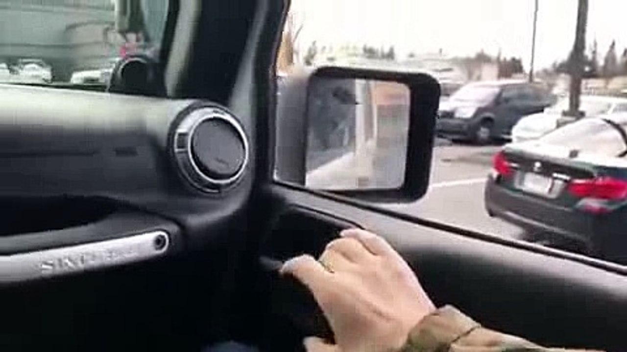 Il n'a pas supporté de voir cette BMW mal garée