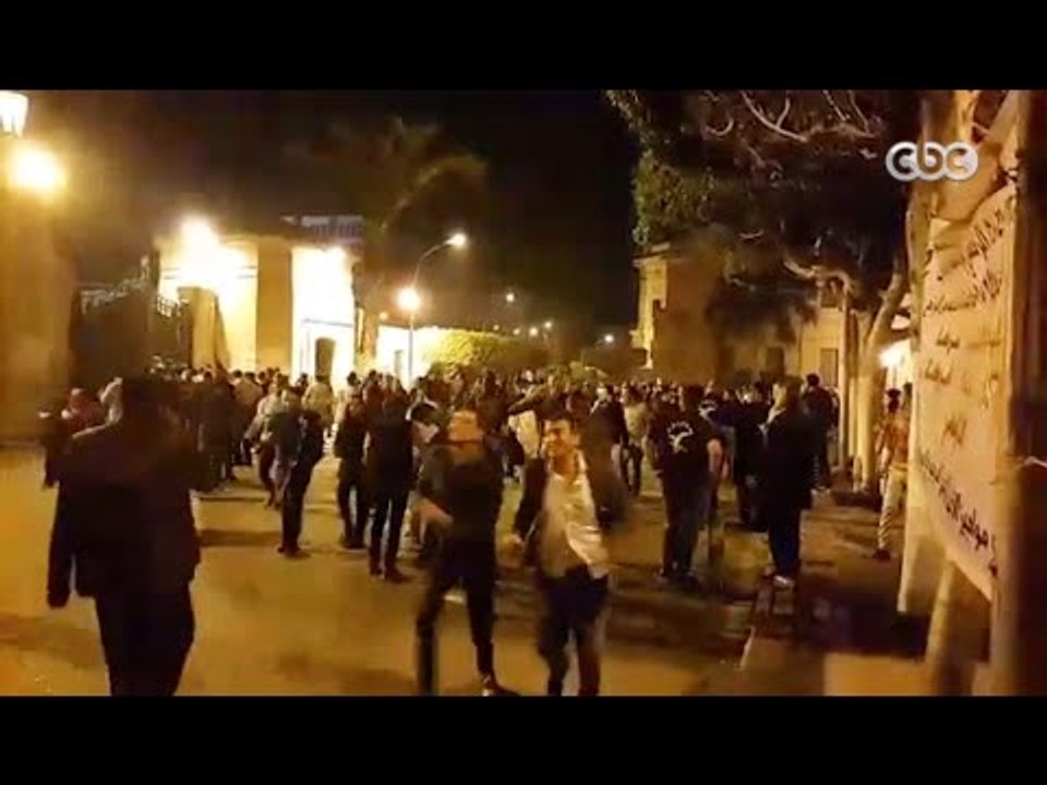 حفلة الكينج محمد منير | شاهد .. تدافع الطلاب في...