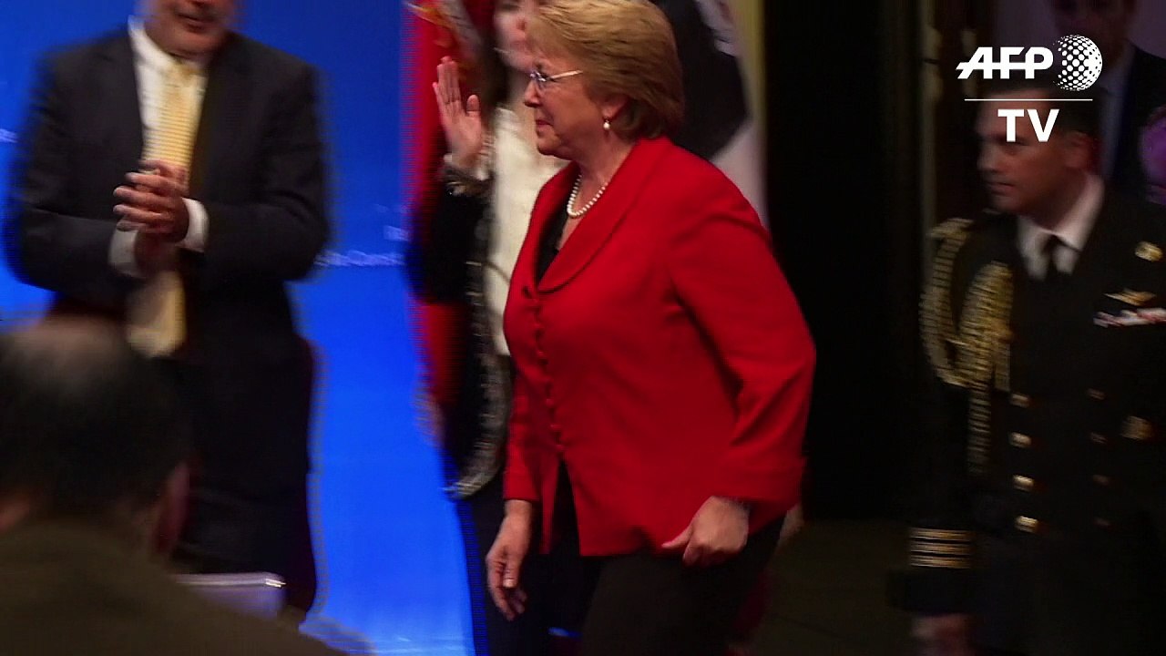 Bachelet anuncia proyecto para reformar Constitución de Pinochet