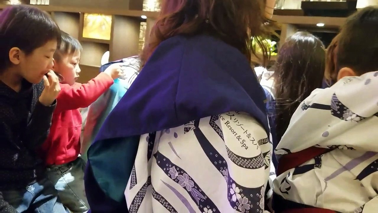 hot springs night show wait yukata japan hokkaido toya lake