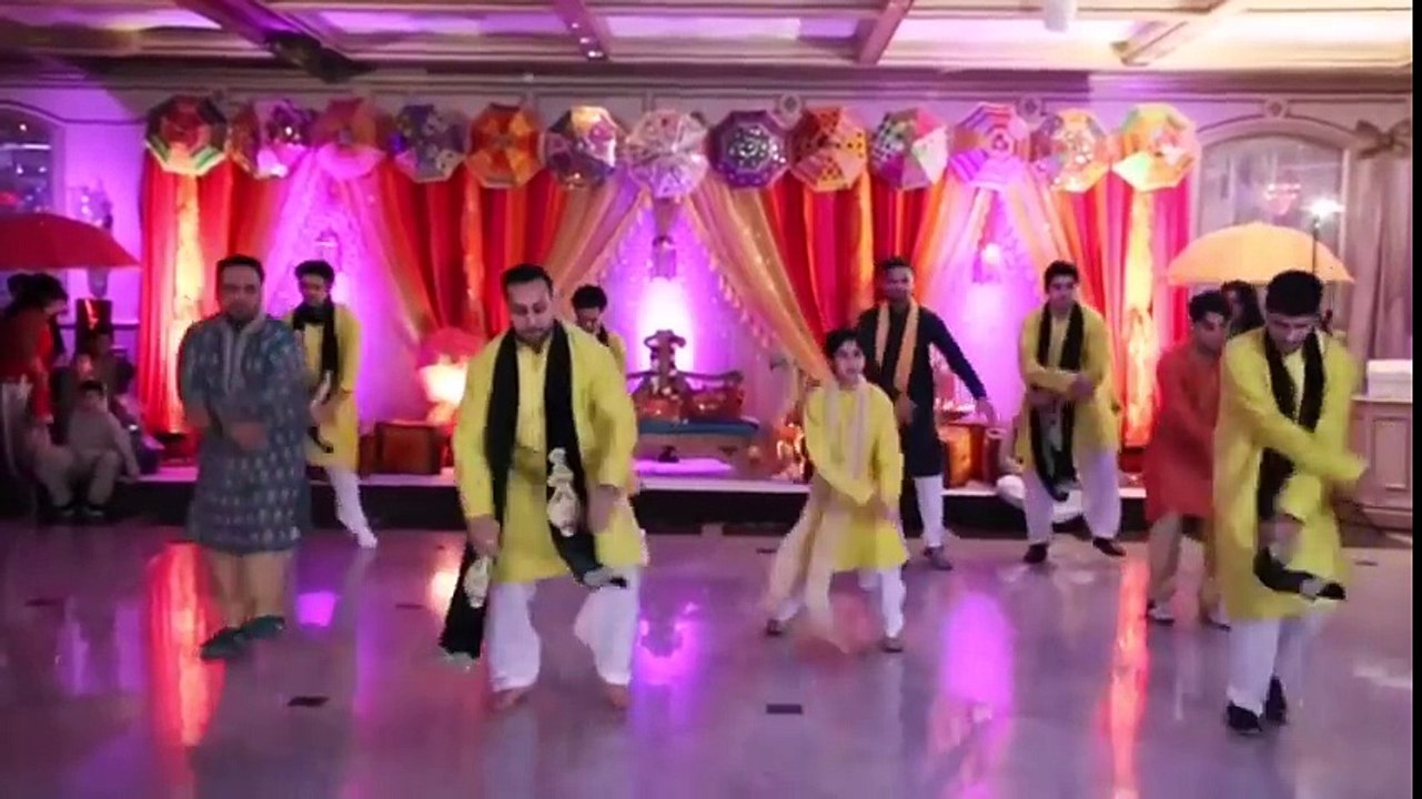 2017 Mehndi Dance Performance by Groom For His Lovely Bride | Pakistani Wedding Dance