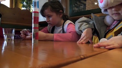 SEL ET POIVRE BOTTLE FLIP CHALLENGE !  -) • 7 Jours Fous au Ski • #7 - Studio Bubble Tea