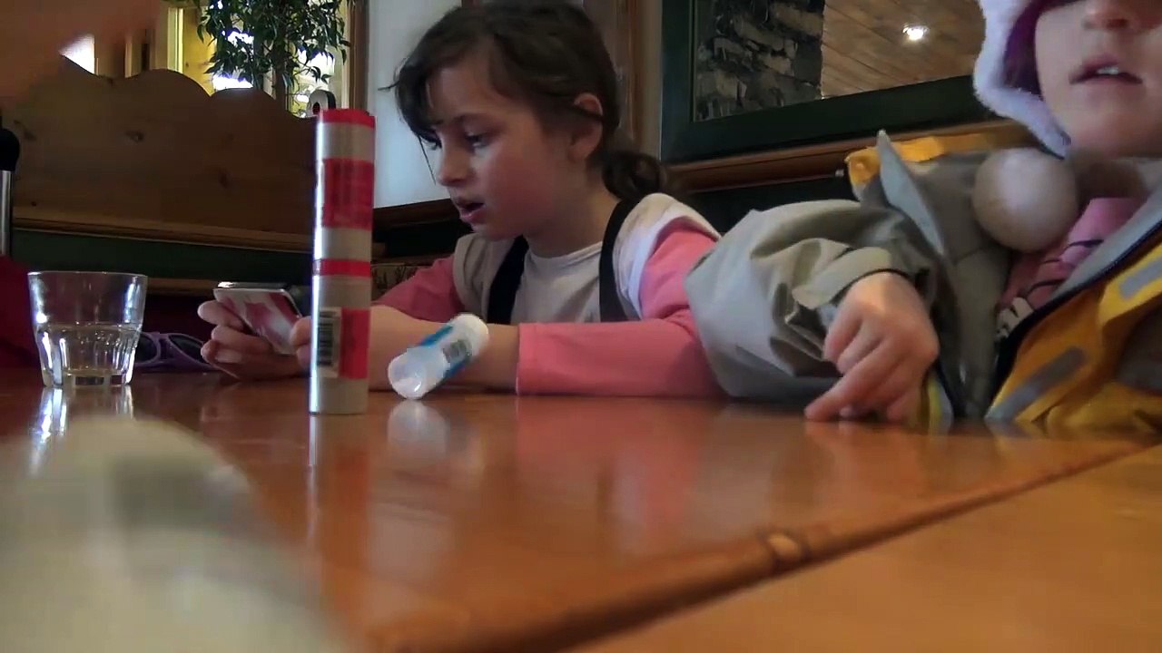 SEL ET POIVRE BOTTLE FLIP CHALLENGE !  -) • 7 Jours Fous au Ski • #7