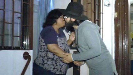 Ranveer Singh Mobbed By Fans Outside Sohail Khan's Office