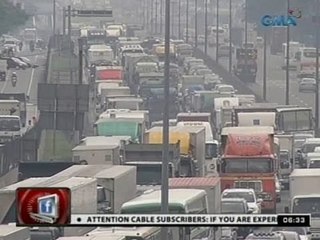 24Oras: NLEX, nagmistulang parking lot sa sobrang traffic; maraming pasahero, naglakad na lang
