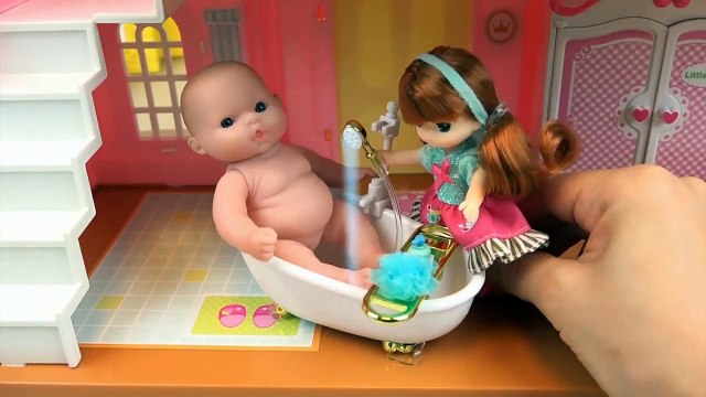 Baby doll and Two stoy house toys - Bath and Sleep in Bed-07dZnCe0oeY